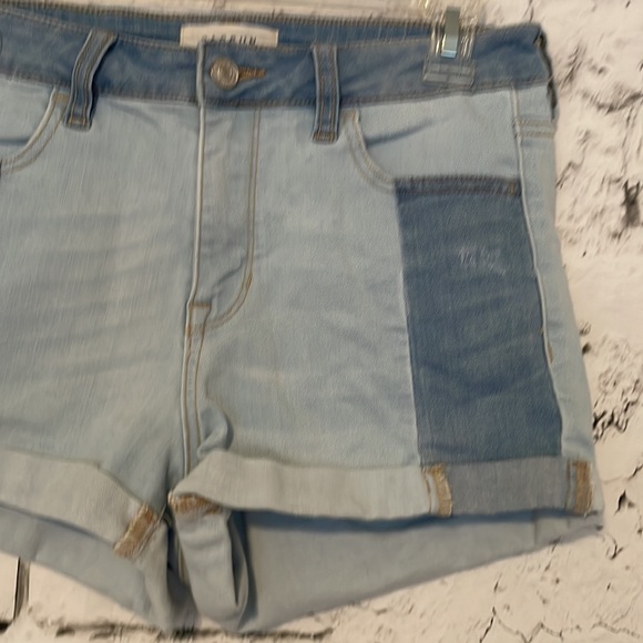 Pacsun super stretch two tone shortie Jean shorts - Picture 3 of 5